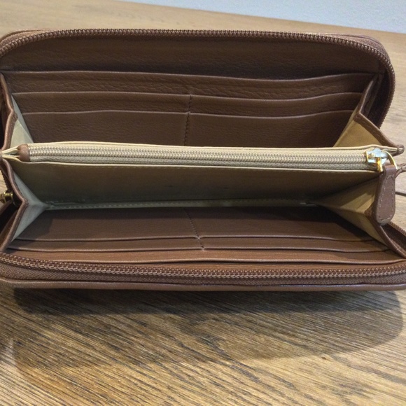 BOTTEGA VENETA | Leather Long Wallets - Picture 6 of 15